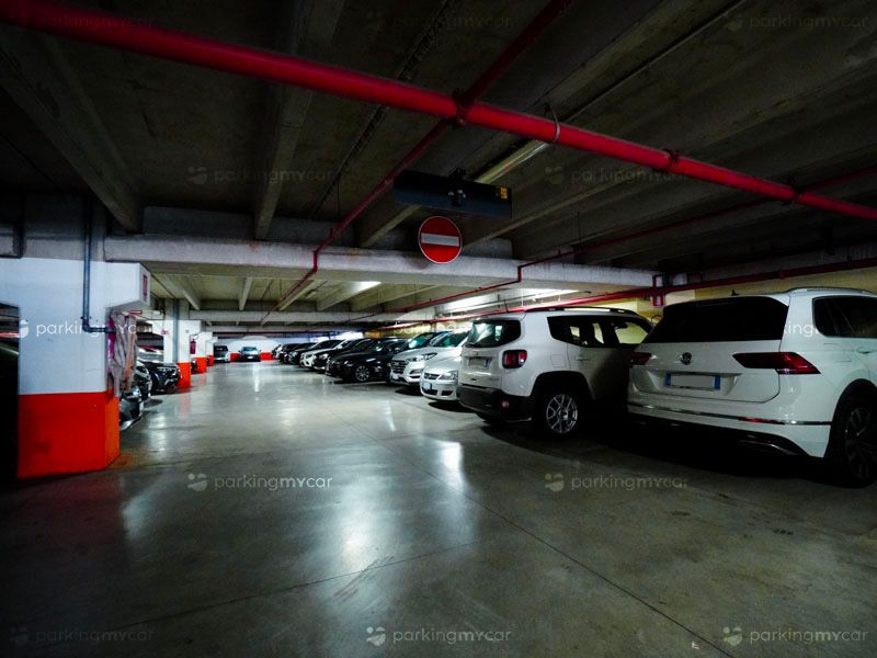 Airport Parking - Porto Bari Auto parcheggiate presso Airport Parking - Porto Bari