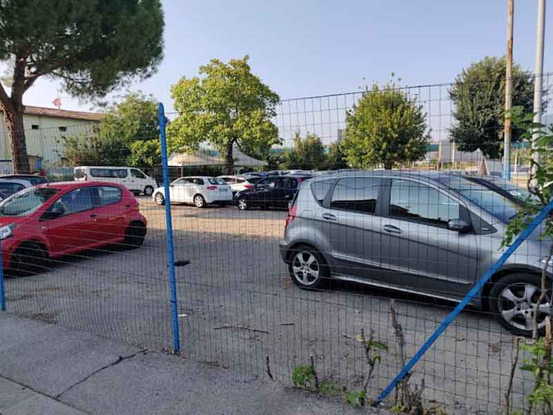 ParkingMyCar Aeroporto Firenze Posti auto all'aperto ParkingMyCar Aeroporto Firenze