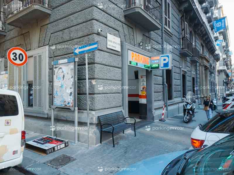 Parking del Golfo - Porto Napoli Ingresso Parking del Golfo - Porto Napoli