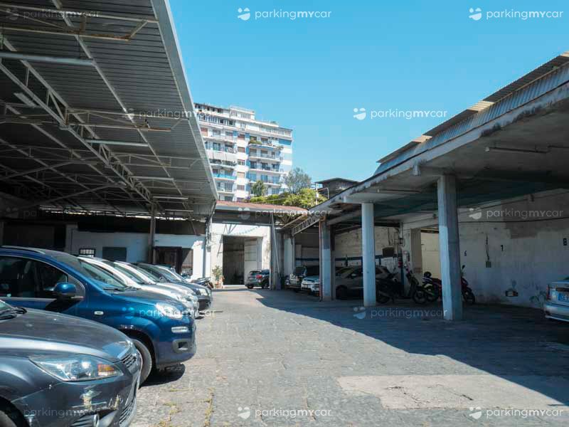 Garage Rinaldi - Napoli centro città Posti auto sotto tettoia Garage Rinaldi - Napoli centro città