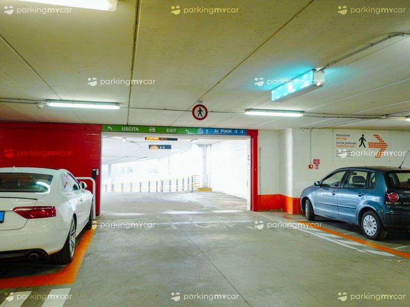 SABA Piazza Vittorio Emanuele II - Pisa stazione centrale Entrata SABA Piazza Vittorio Emanuele II - Pisa stazione centrale