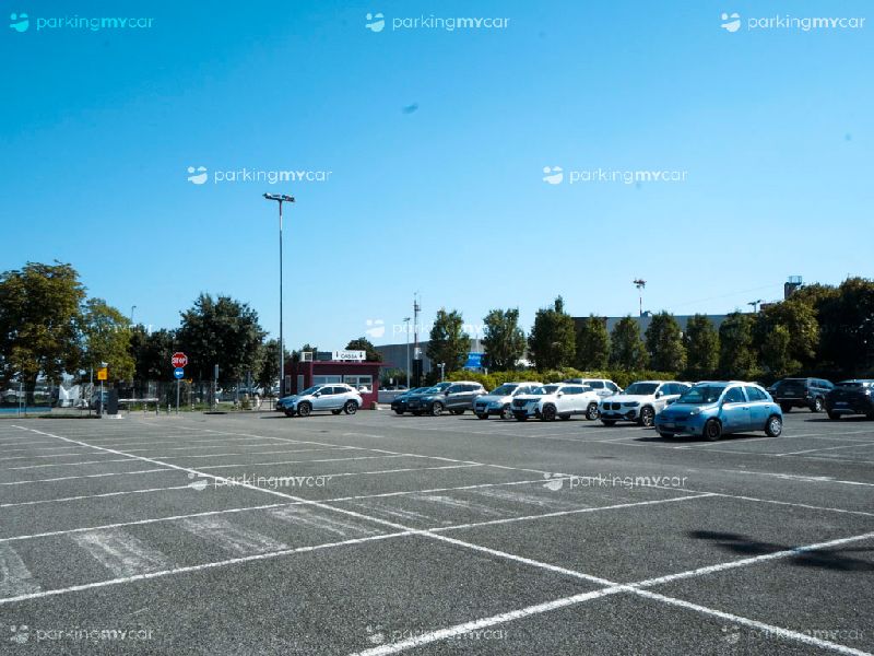 Airport P2 - Aeroporto Forlì Posti auto all'aperto Airport P2 - Aeroporto Forlì