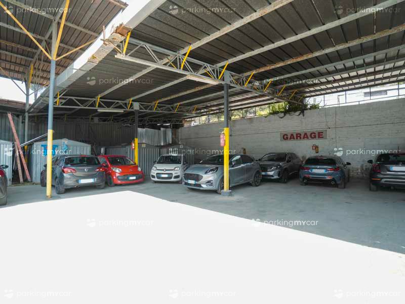 Garage Cristian - Porto Mergellina Posti auto sotto tettoia Garage Cristian - Porto Mergellina