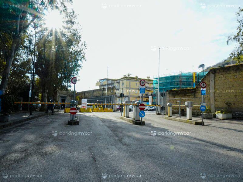 Quick Mostra Via Terracina - Napoli Sbarra di accesso Quick Mostra Via Terracina - Napoli