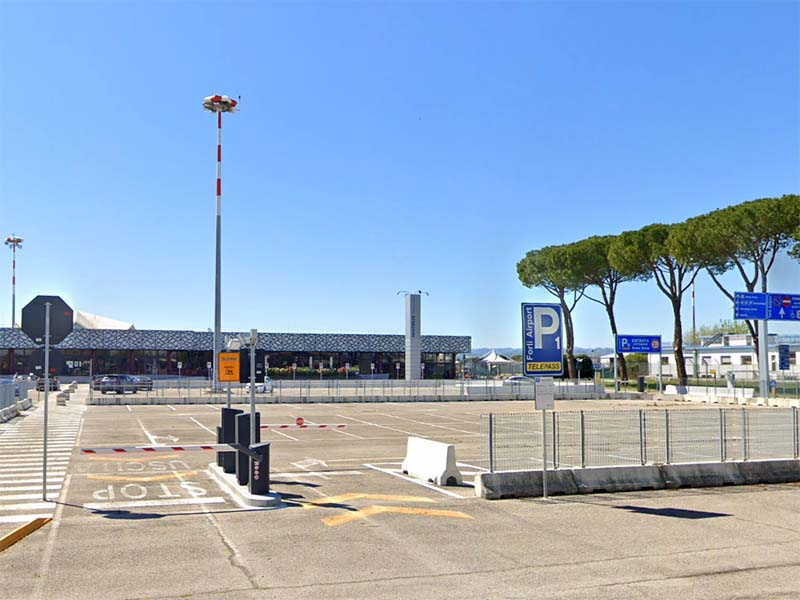 Airport P1 - Aeroporto Forlì Posti auto all'aperto Airport P1 - Aeroporto Forlì