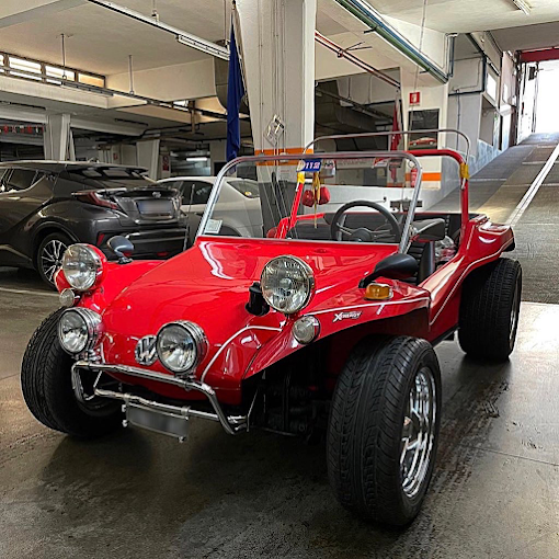 Garage Low Cost - Firenze Santa Maria Novella Jeep parcheggiata presso Garage Low Cost - Firenze Santa Maria Novella