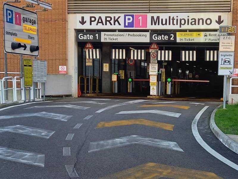 P1 Coperto - Parcheggio Ufficiale Aeroporto di Venezia Ingresso P1 Coperto - Parcheggio Ufficiale Aeroporto di Venezia