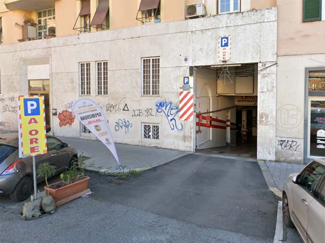 Autorimessa Urbino - Roma centro città Ingresso Autorimessa Urbino - Roma centro città