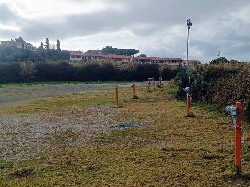 Parcheggio Alvin - Porto Piombino Posti auto su sterrato Parcheggio Alvin - Porto Piombino
