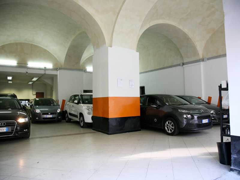 Parking Beverello 24 - Napoli città posti auto coperti Parking Beverello 24 - Napoli città