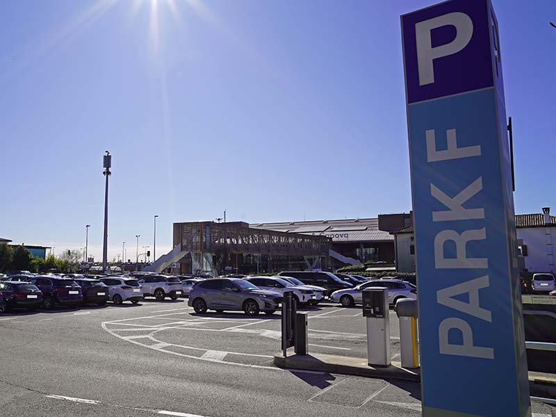 Park F - Aeroporto Treviso Insegna Park F - Aeroporto Treviso